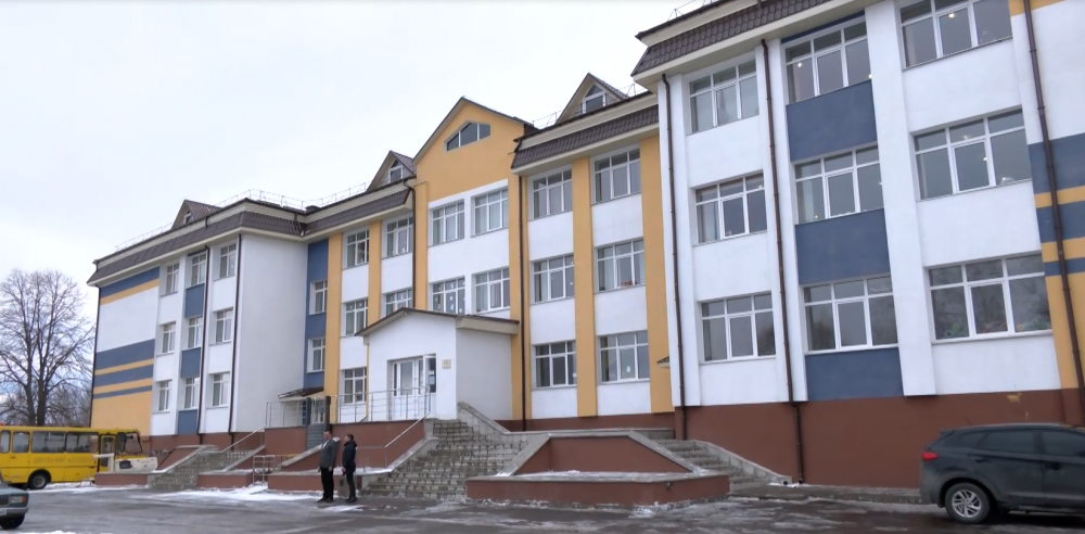 У навчальному закладі на Рівненщині будують спортивне містечко